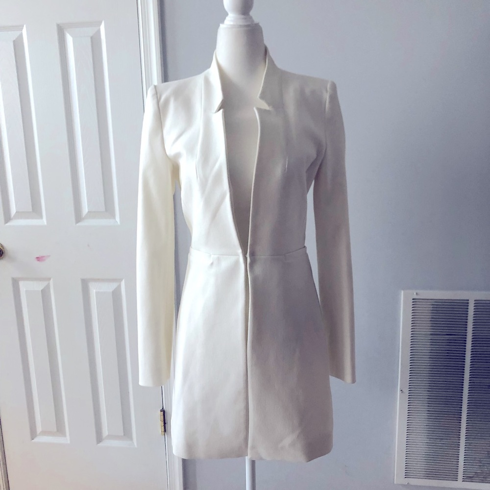 Zara white gorgeous fit blazer. Size Xs